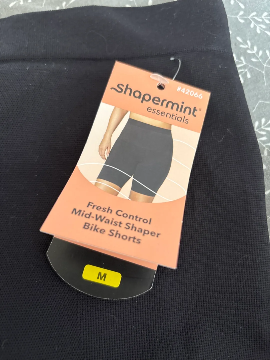 NEW official Shapermint Mid-Waist Control Bike Shorts - M image indicator(2)