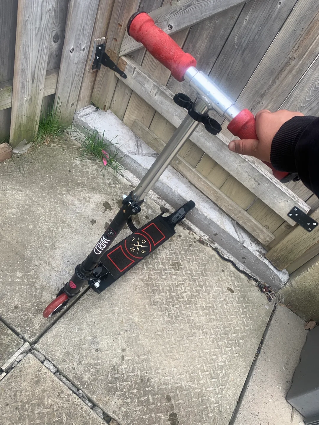 Black and Red Scooter (NEED GONE‼️ THIS FRIDAY) image indicator(3)
