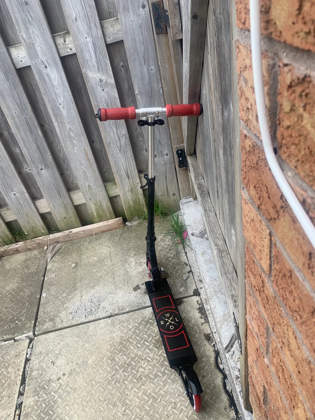 Black and Red Scooter (NEED GONE‼️ THIS FRIDAY) image indicator(2)