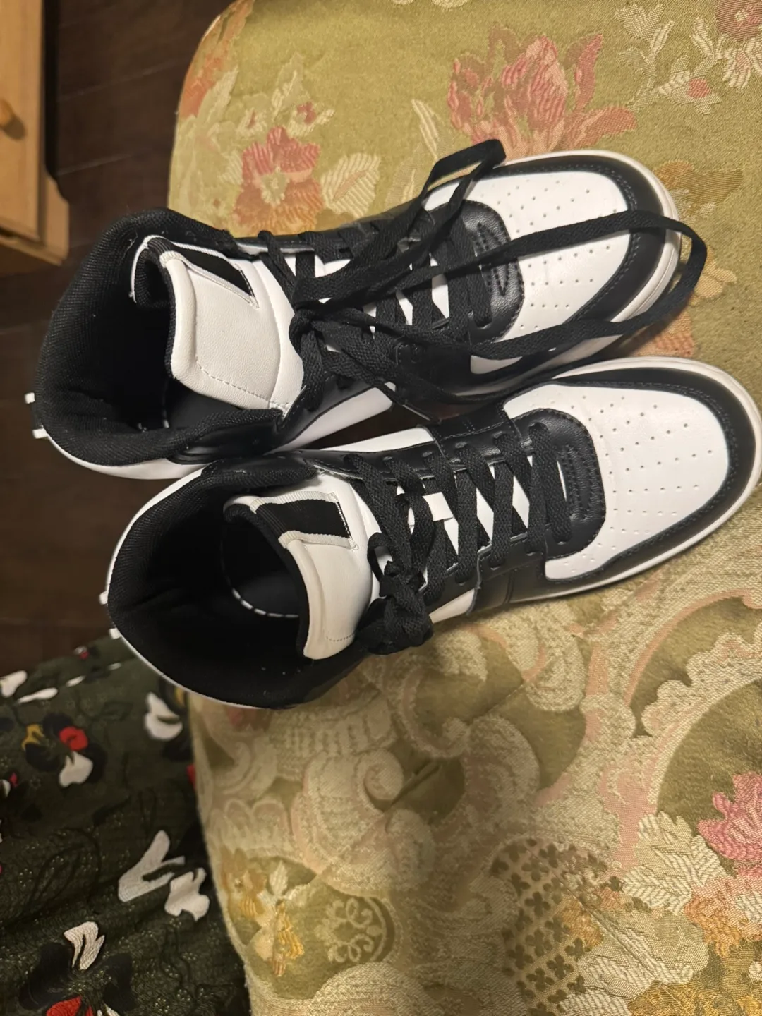 Black and White High-Top Sneakers image indicator(3)