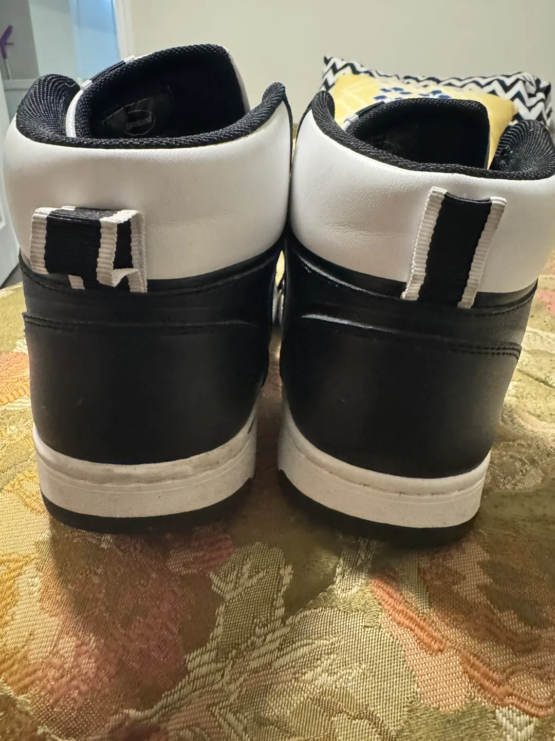 Black and White High-Top Sneakers image indicator(4)