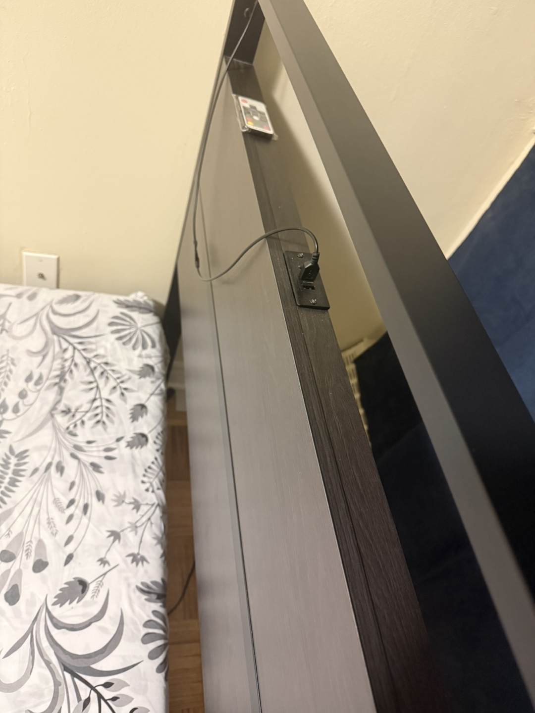 Twin-Size Bed Frame with 2 charging slots and LED - photo 2