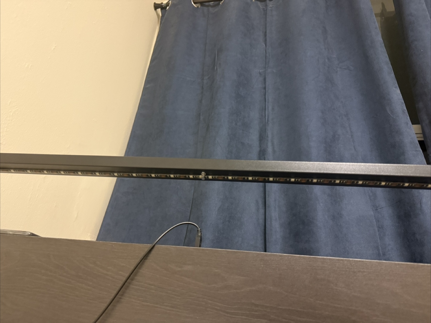 Twin-Size Bed Frame with 2 charging slots and LED - photo 4