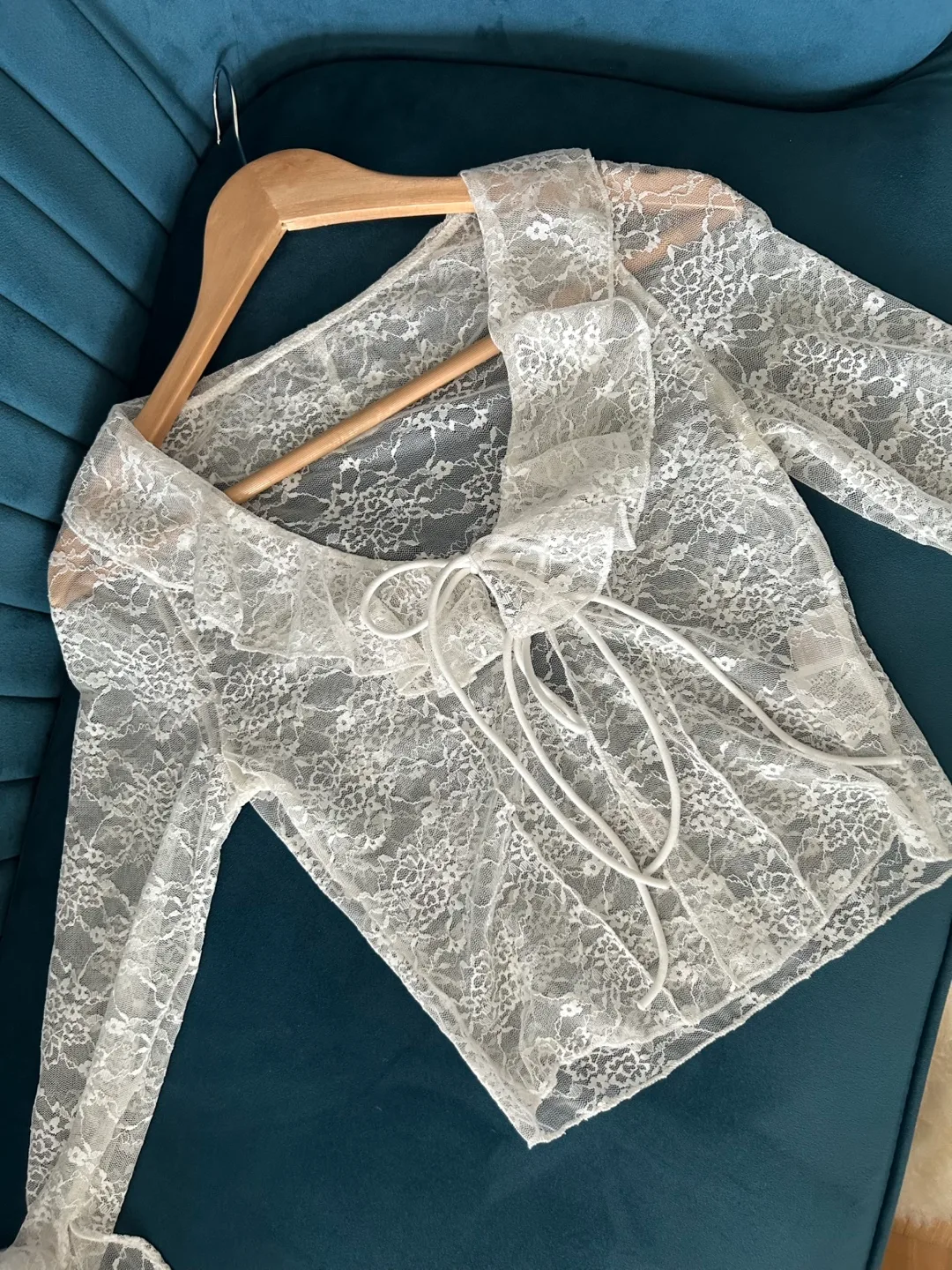 Super cute White Lace Front-tie Top image indicator(3)