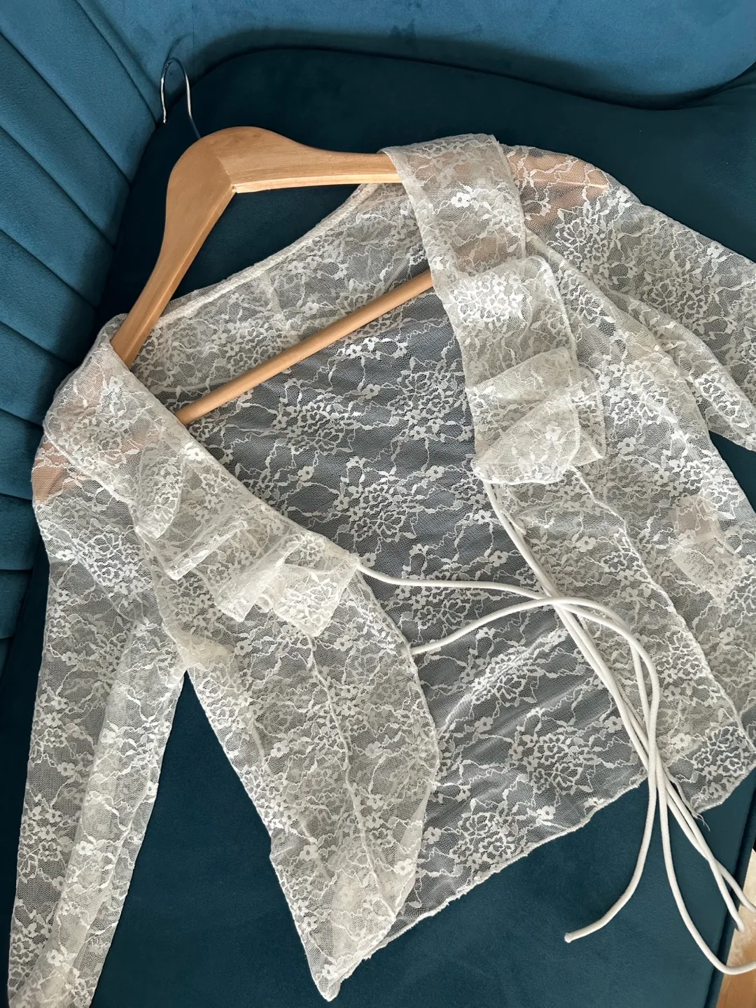 Super cute White Lace Front-tie Top image indicator(4)