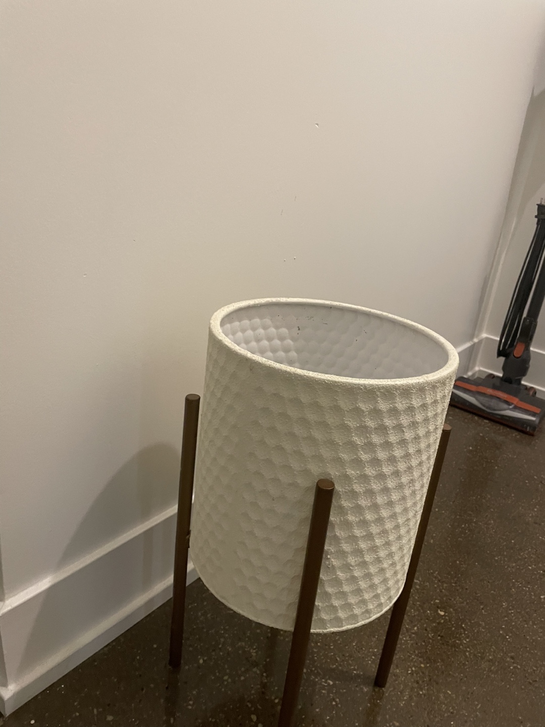 White Planter with Stand - photo 2