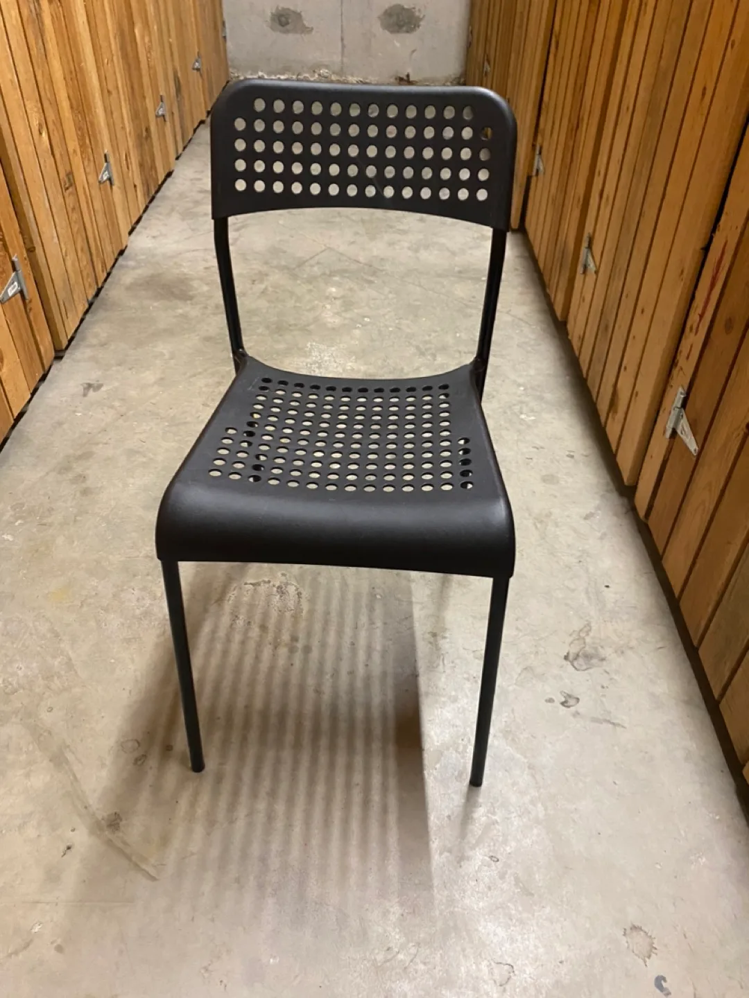 4 Black Plastic Chairs 🧡 thumbnail