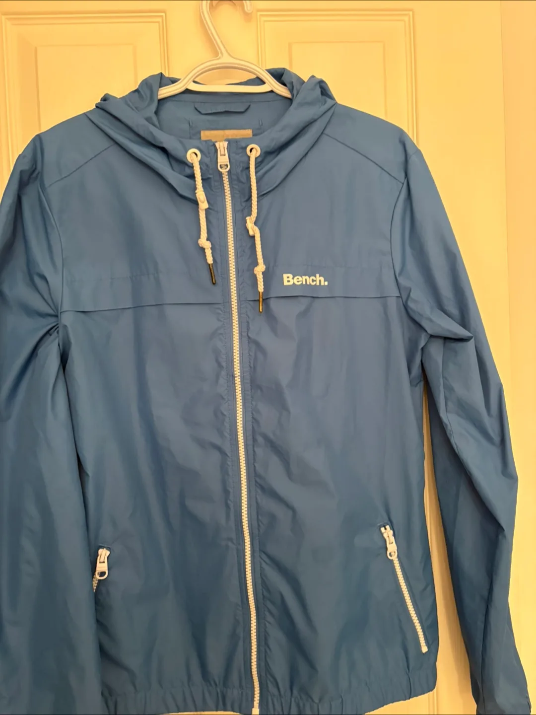 Bench windbreaker image indicator(2)