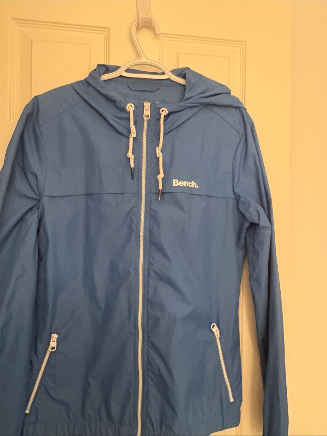 Bench windbreaker thumbnail