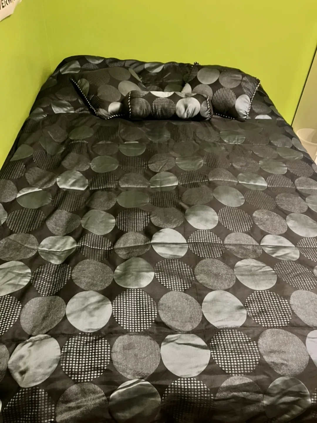Elegant Black and Grey Double Bed Comforter Set thumbnail