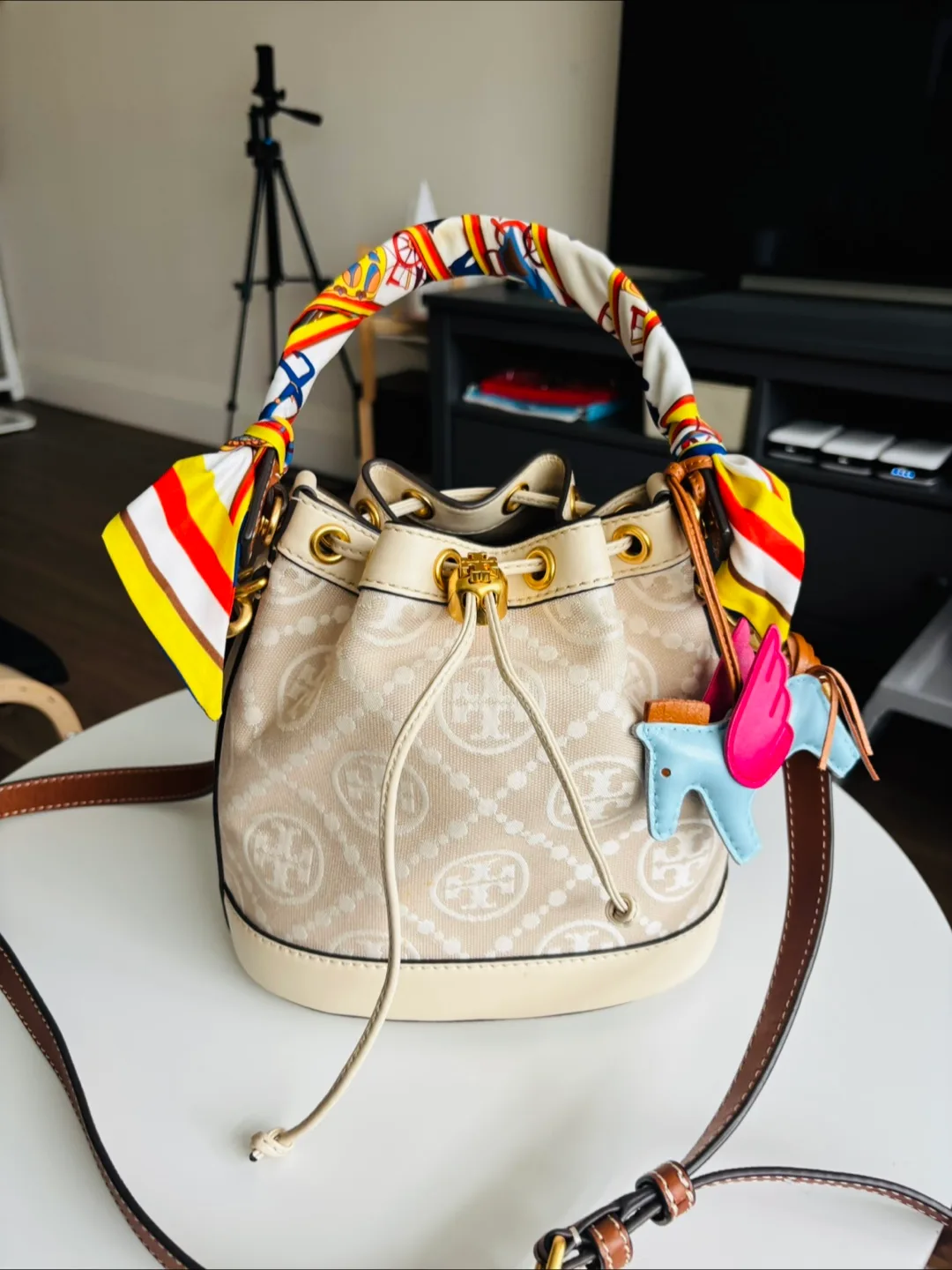 T Monogram Tory Burch Bucket Bag image indicator(2)