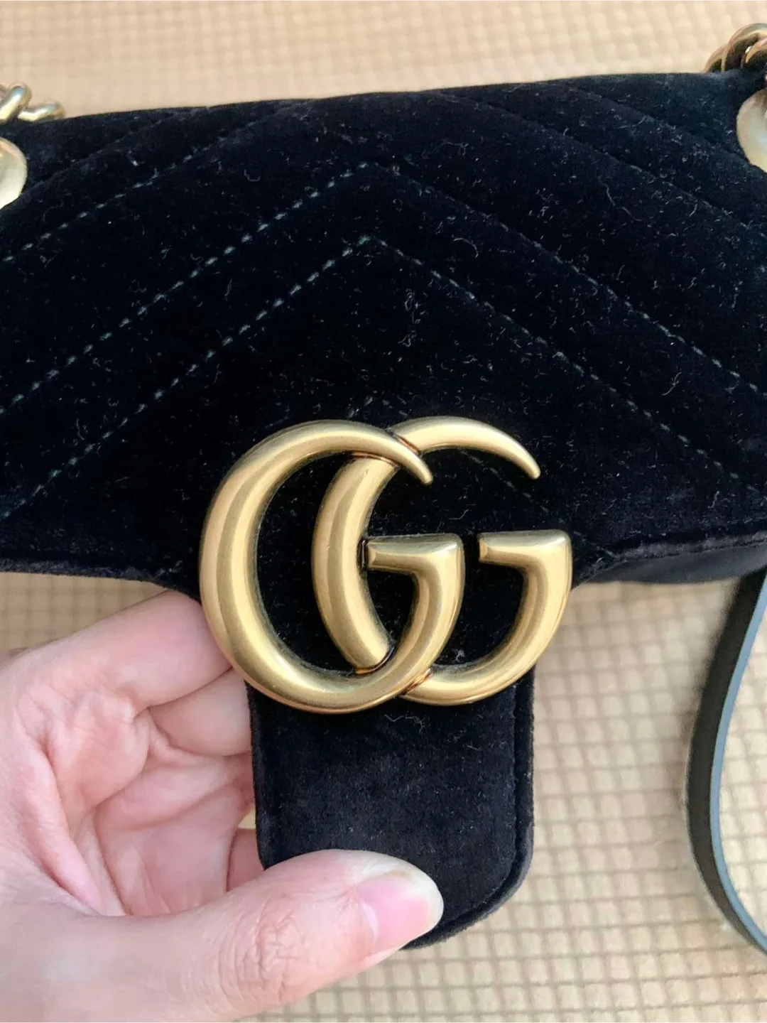 Gucci Velvet Shoulder Bag image indicator(5)