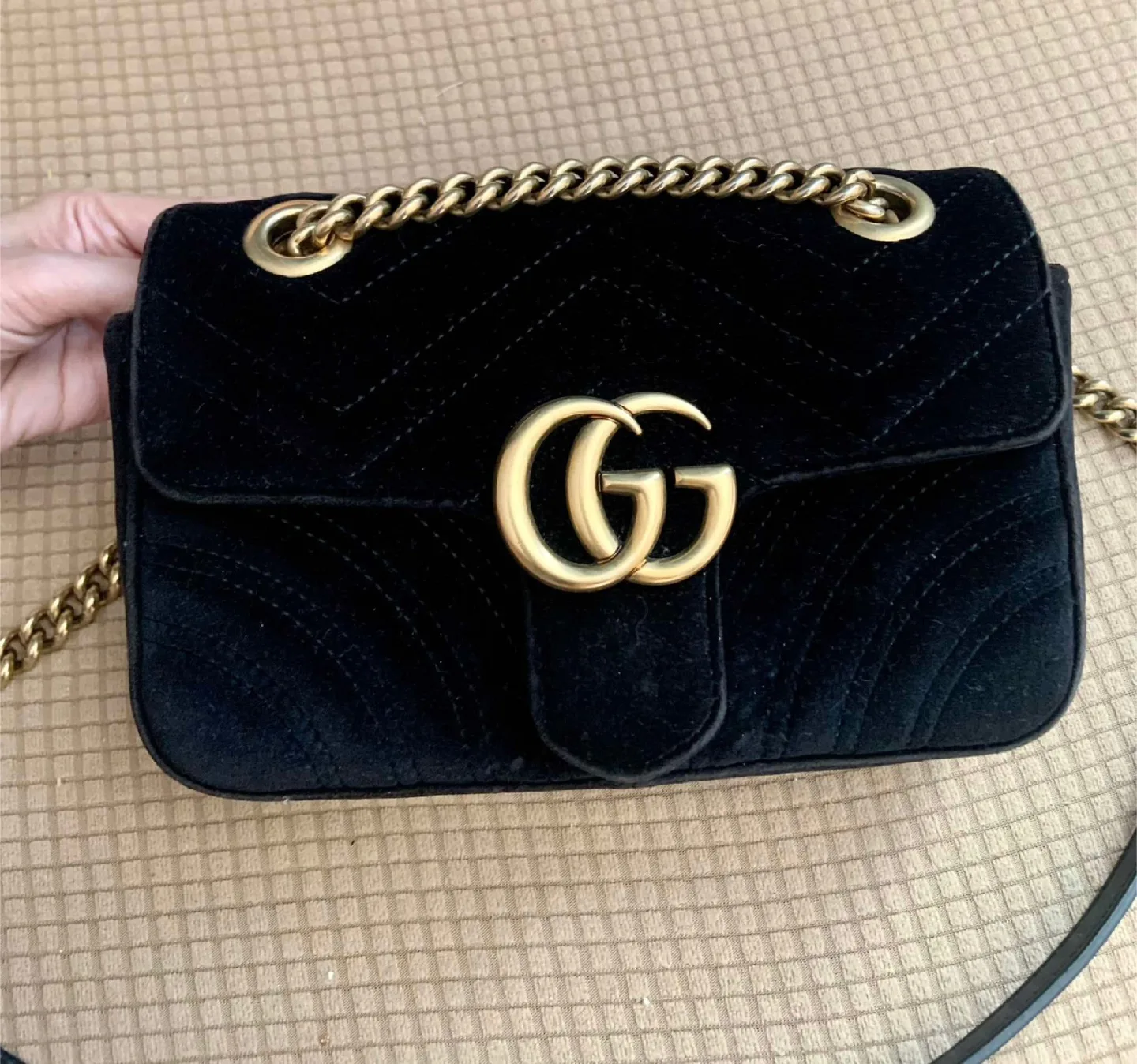 Gucci Velvet Shoulder Bag image indicator(3)