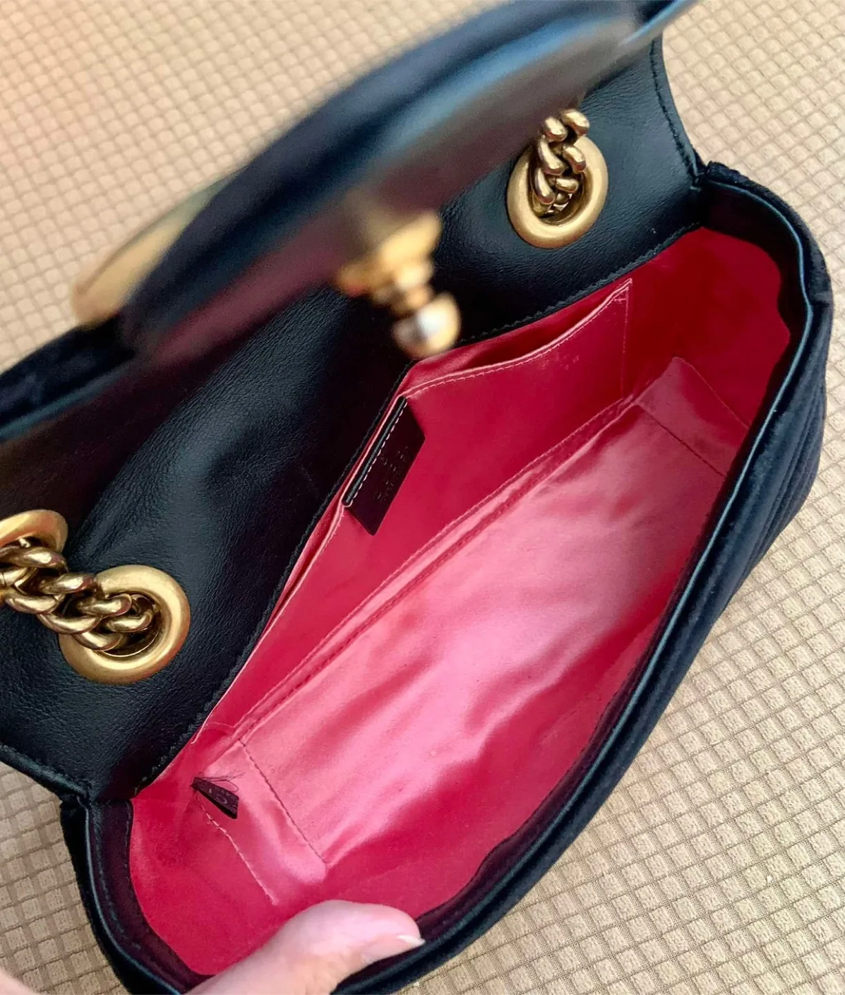 Gucci Velvet Shoulder Bag image indicator(4)