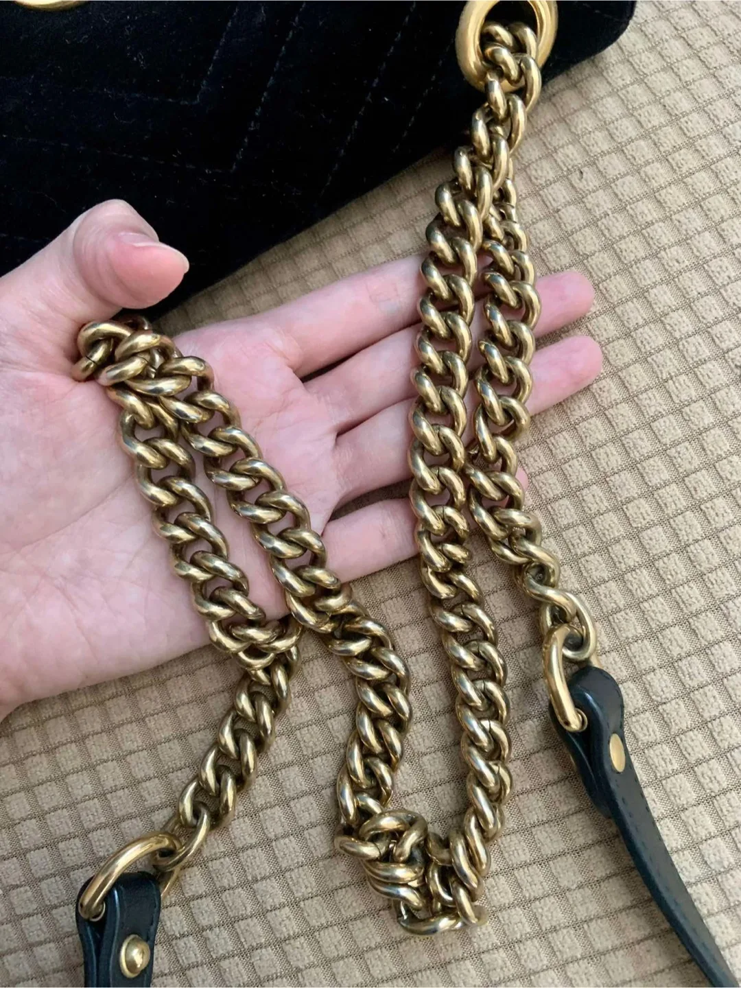 Gucci Velvet Shoulder Bag image indicator(7)