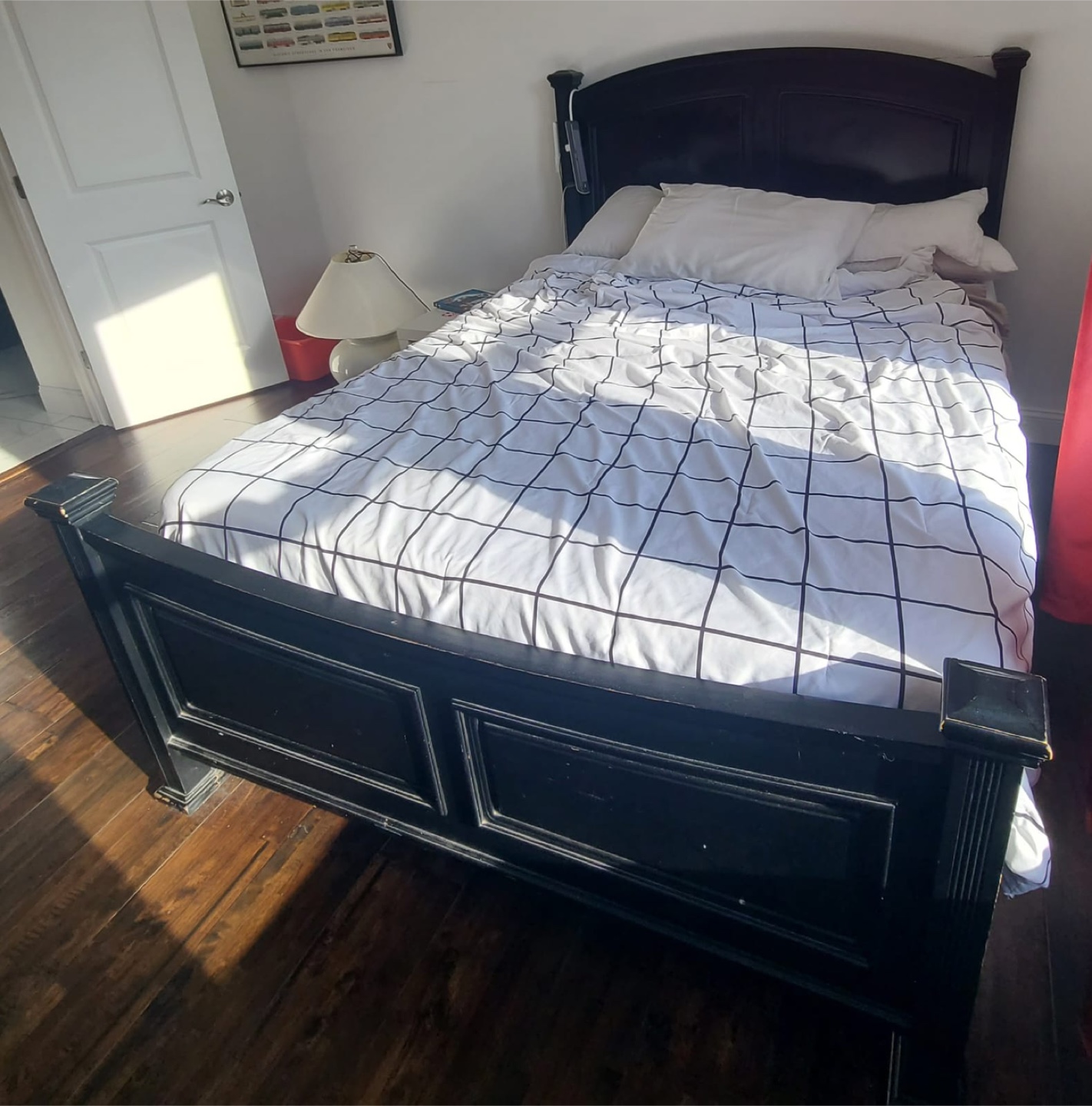 Queen Black Wooden Bed Frame With Mattress