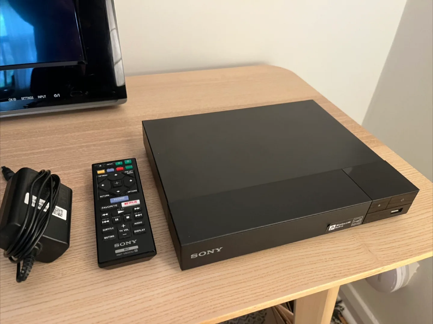 Sony Blu-ray Player BDP S3700 with Remote thumbnail