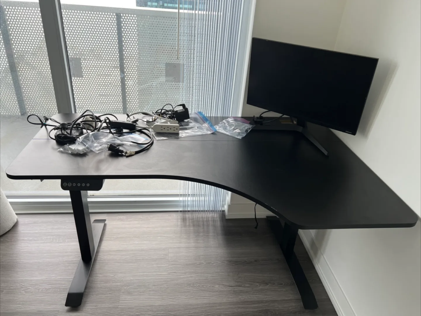 Electric Standing Desk - Black Corner Desk image indicator(4)