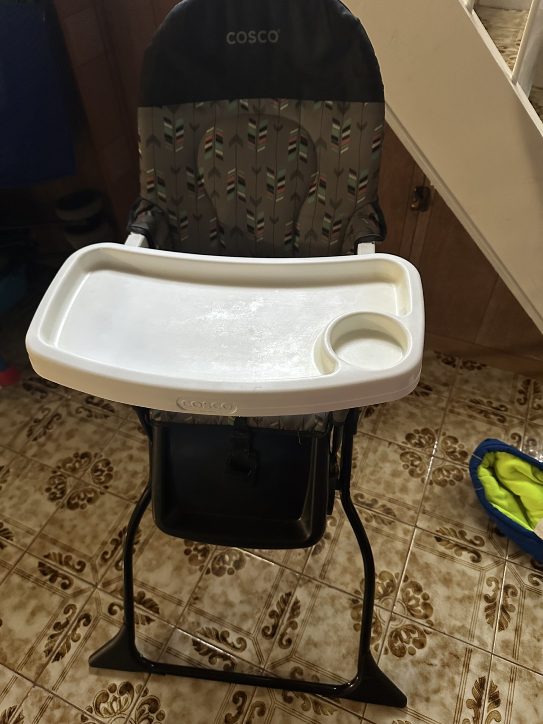 Cosco Folding High Chair - Grey Arrow Print - photo 2