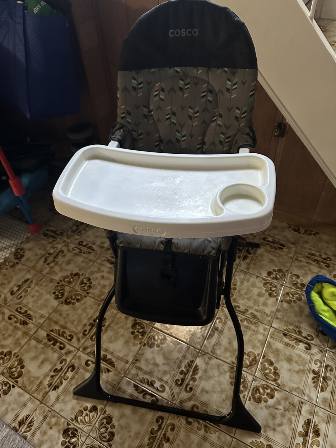 Cosco Folding High Chair - Grey Arrow Print