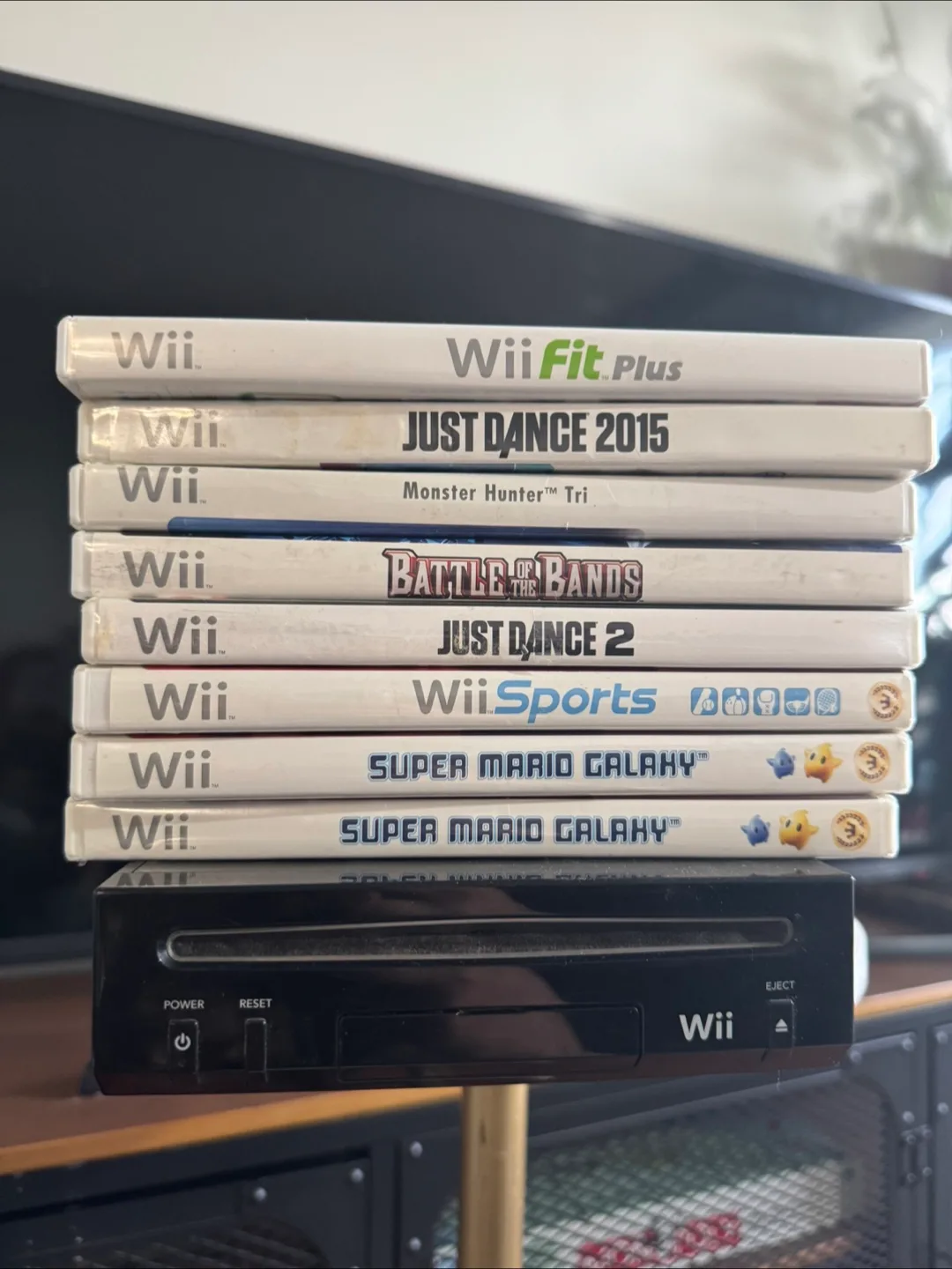 Nintendo Wii Console Bundle with Games and Balance Board image indicator(2)