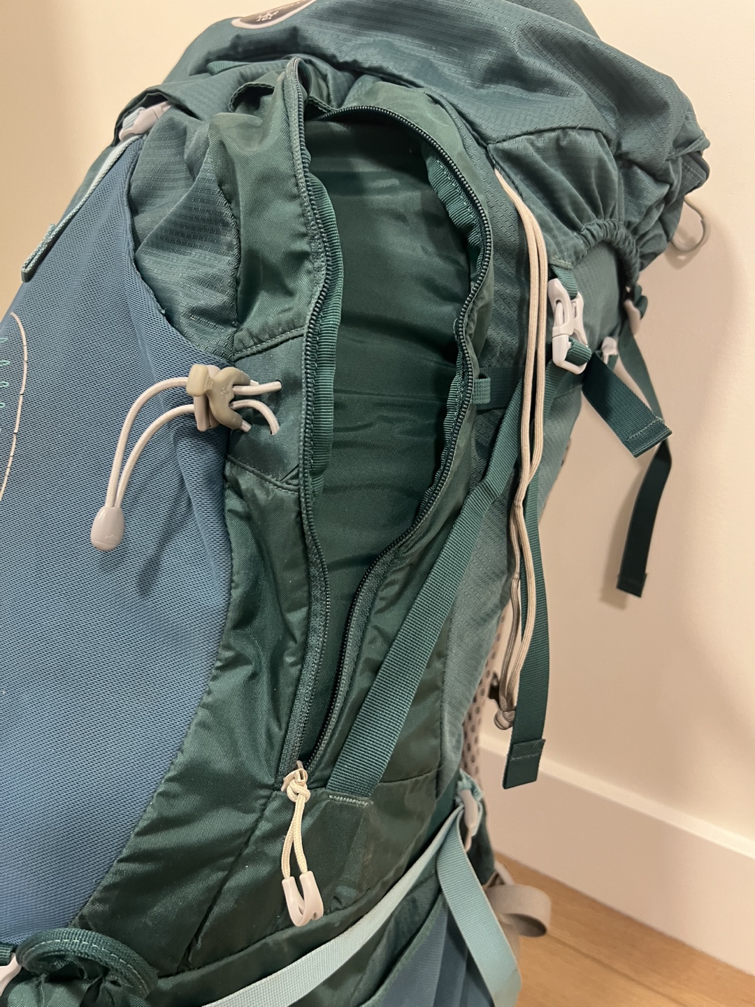 Osprey Women’s Aura 65L backpack - photo 2