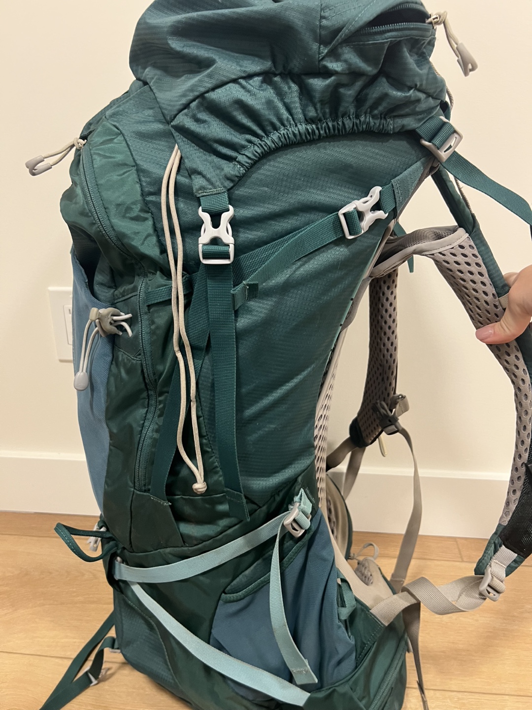 Osprey Women’s Aura 65L backpack - photo 3