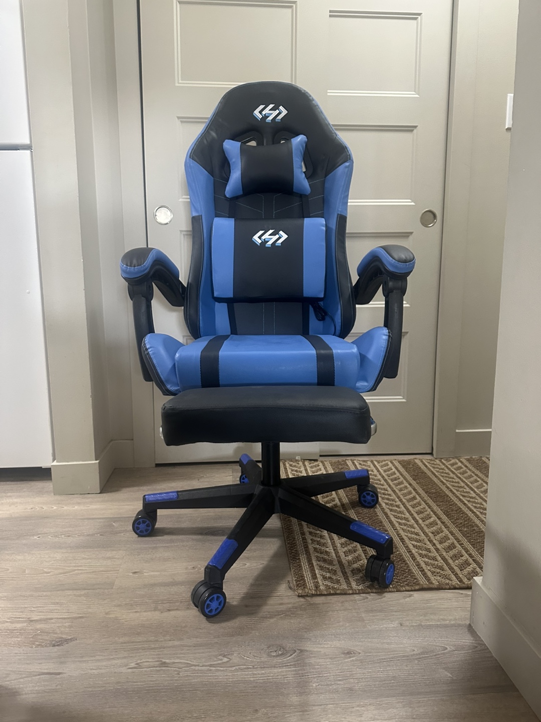 Brand new, recently assembled Gaming Chair/Office Chair in blue. - photo 4