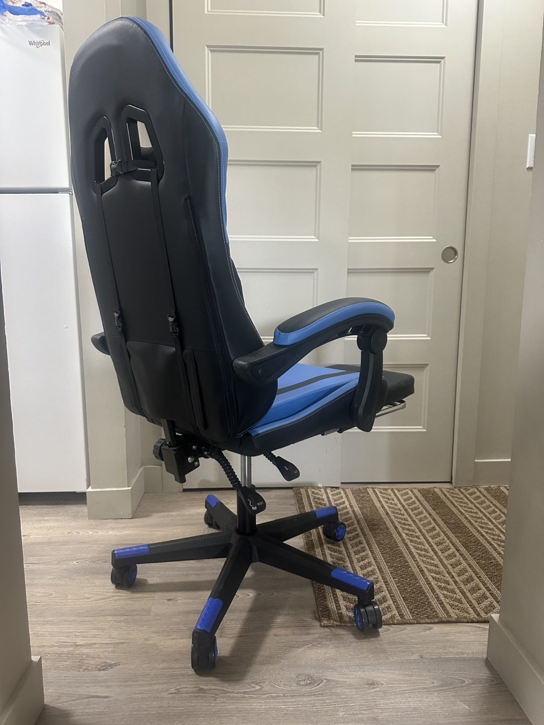Brand new, recently assembled Gaming Chair/Office Chair in blue. - photo 5