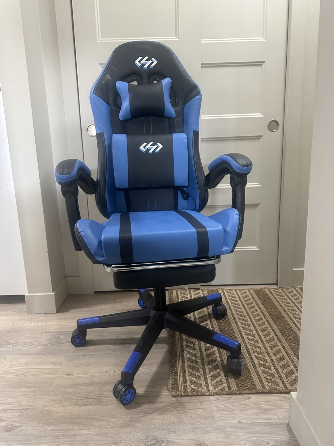 Brand new, recently assembled Gaming Chair/Office Chair in blue. - photo 2