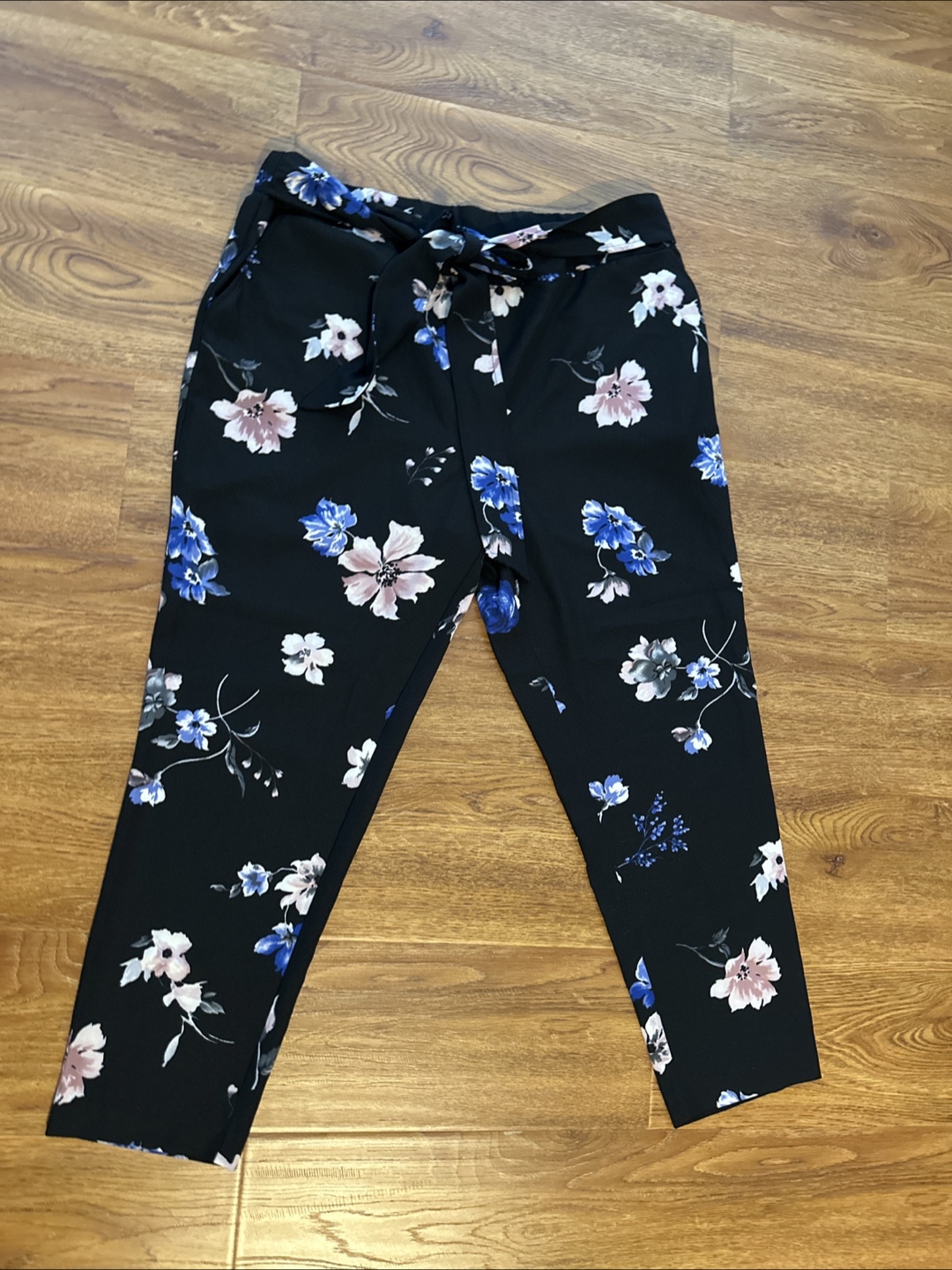 Women's Floral Print Ankle Pants with Tie Waist