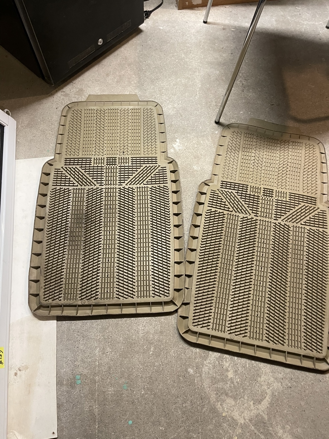 Pair of Tan Rubber Floor Mats - photo 4