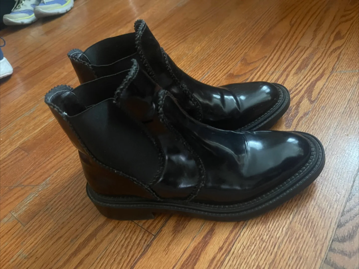 🧡 Zara Black Patent Leather Chelsea Boots - Size 37 image indicator(3)