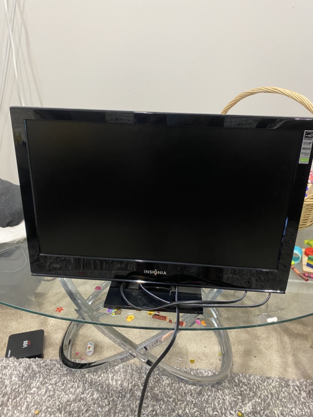 Insignia 22-inch LCD TV - photo 3