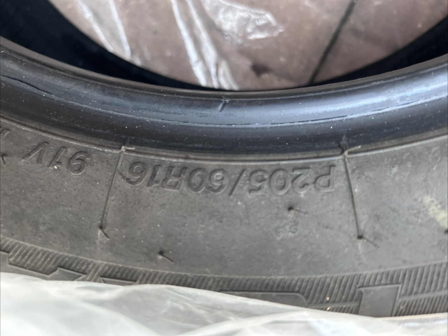 Used Bridgestone Turanza Tires - P205/60R16 96V - photo 3