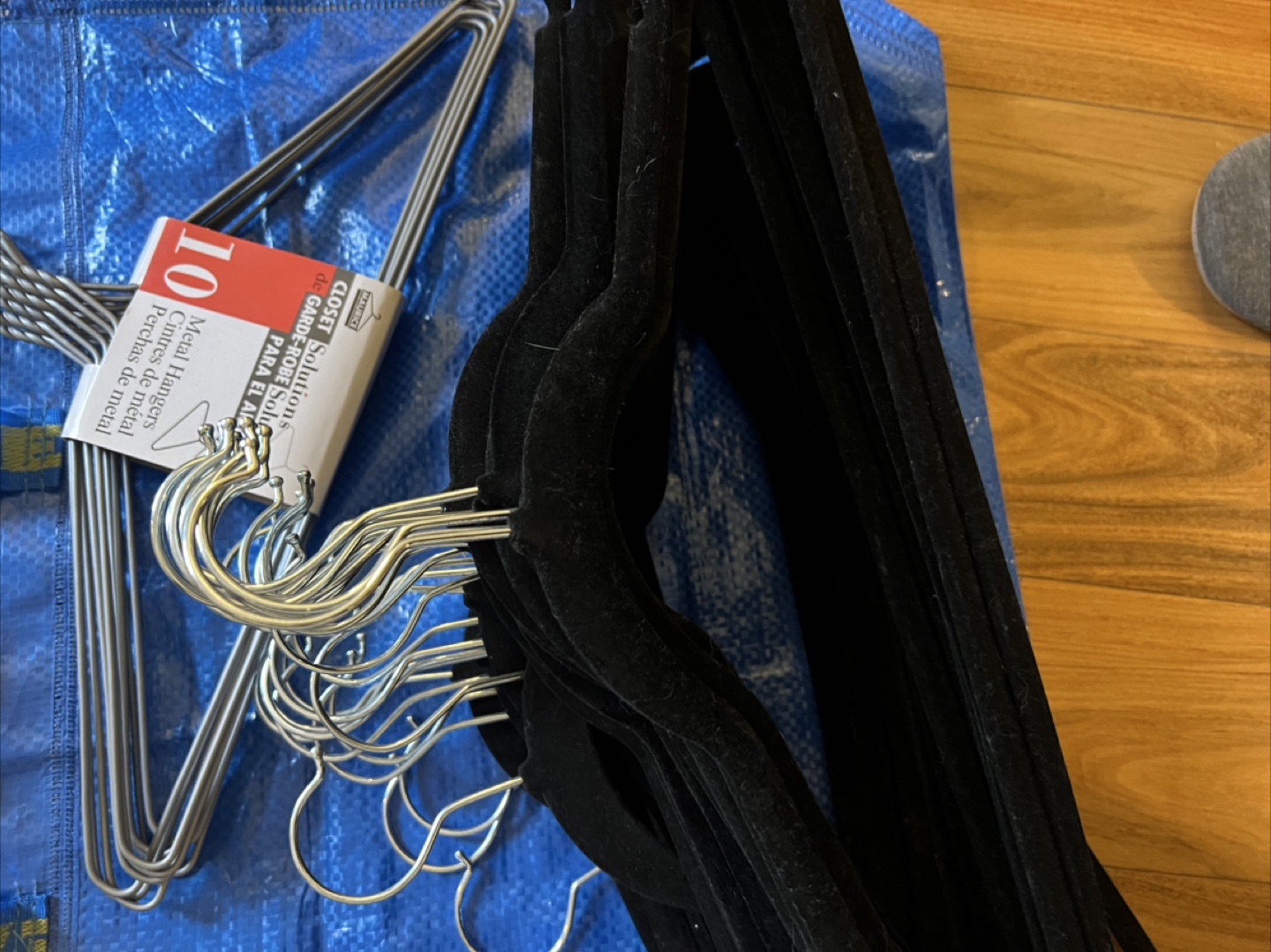 10 metal hangers and 20+ Velvet Hangers - photo 2