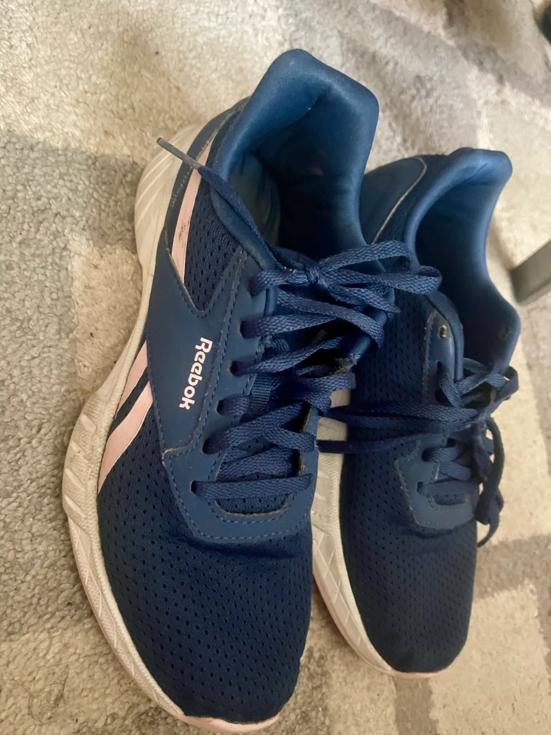Women's Reebok Running Shoes - Size 7 image indicator(3)