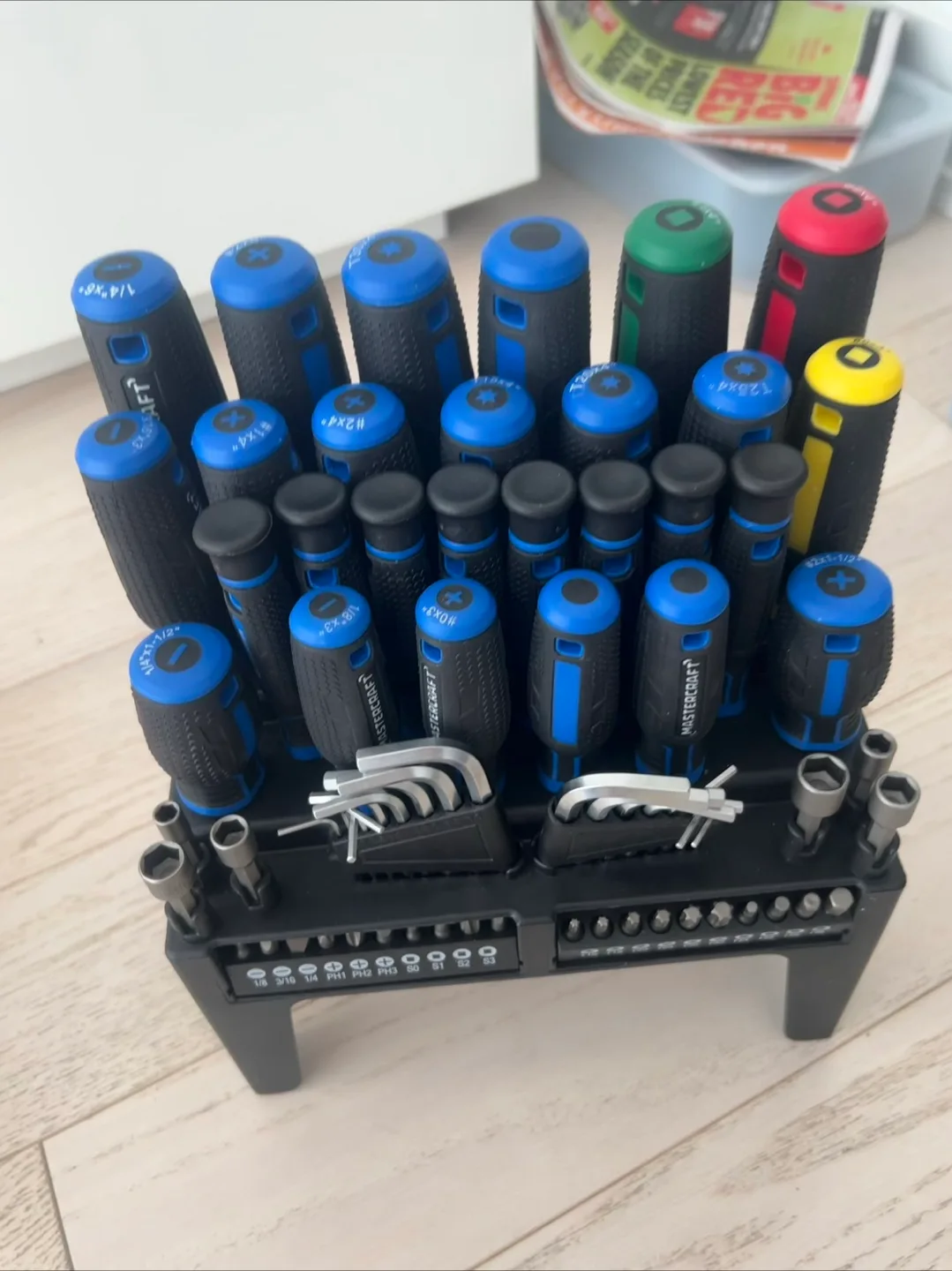 Mastercraft Screwdriver Set with Bits and Allen Keys thumbnail