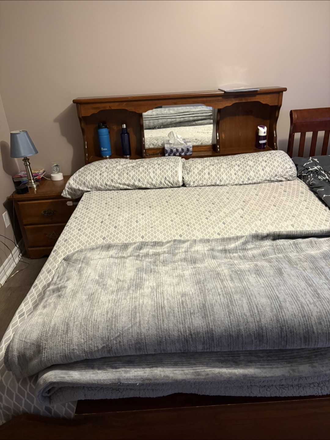 Queen Size Bedroom Set with Mirror - photo 2