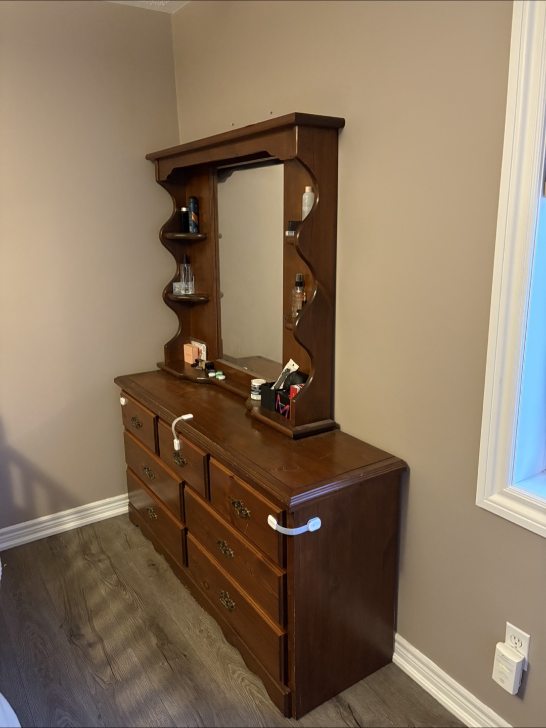 Queen Size Bedroom Set with Mirror