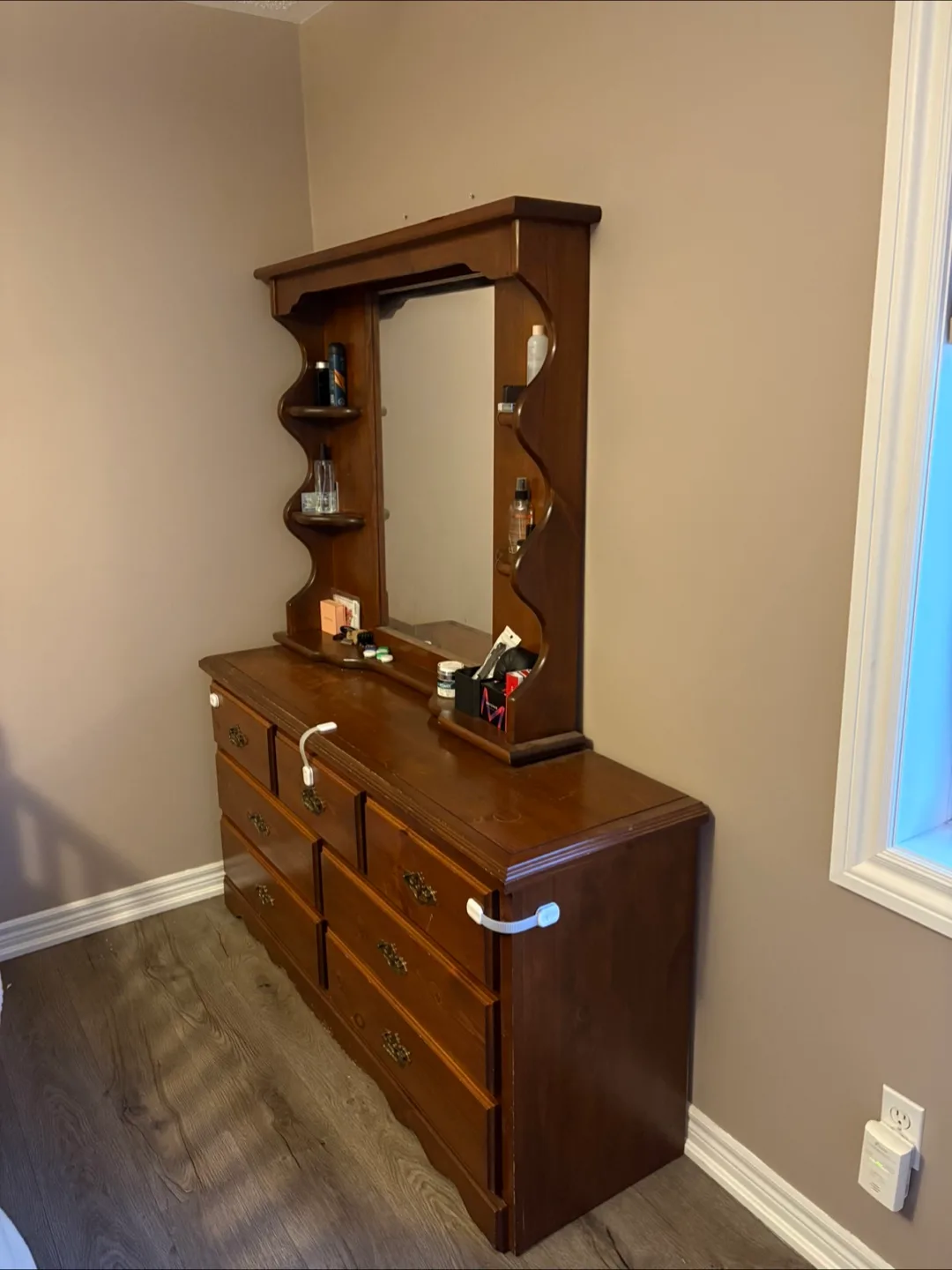Queen Size Bedroom Set with Mirror thumbnail