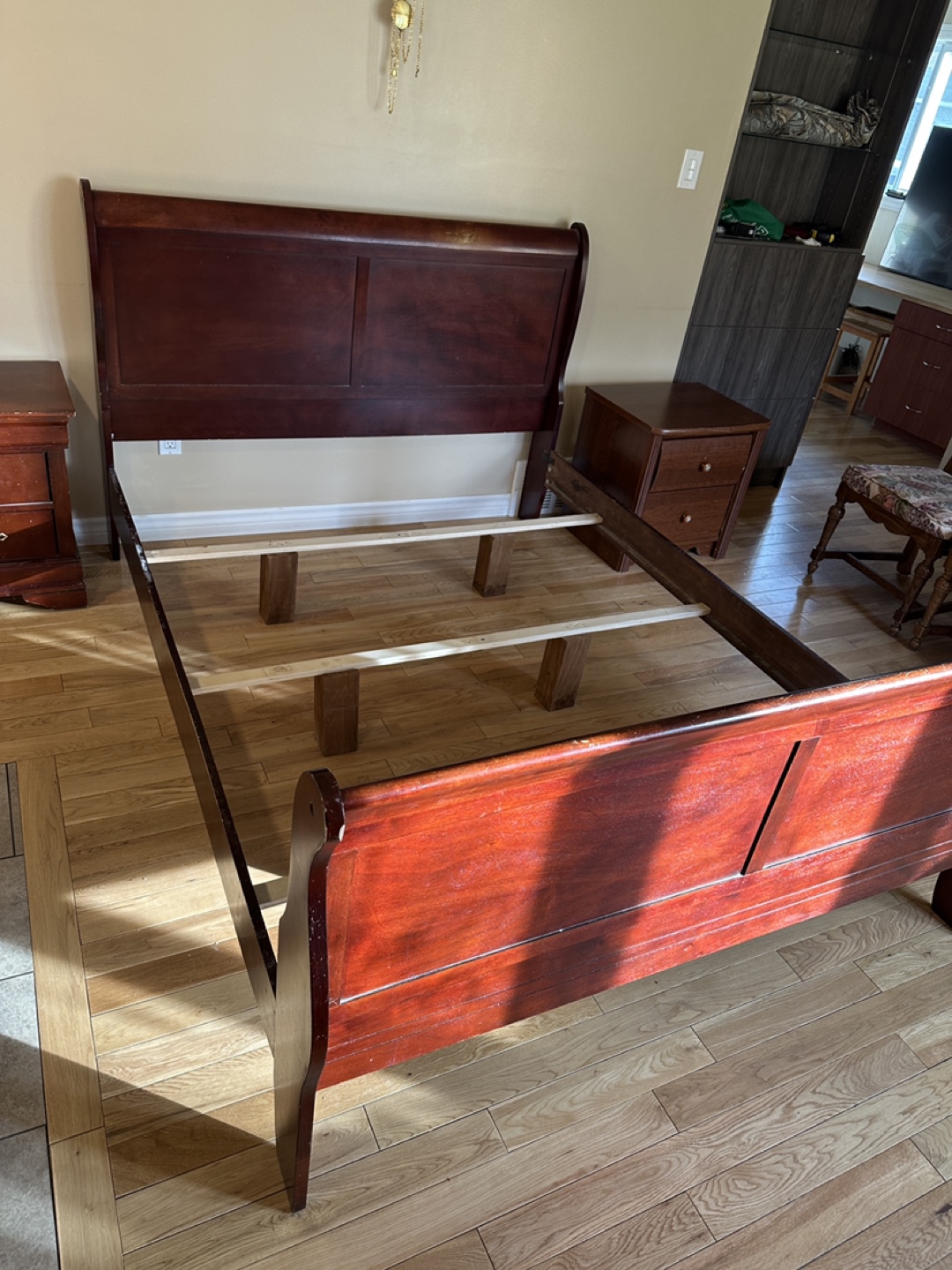 Solid Wood Queen Size Bed Frame with 2 Nighstands (CAN DELIVER) - photo 2