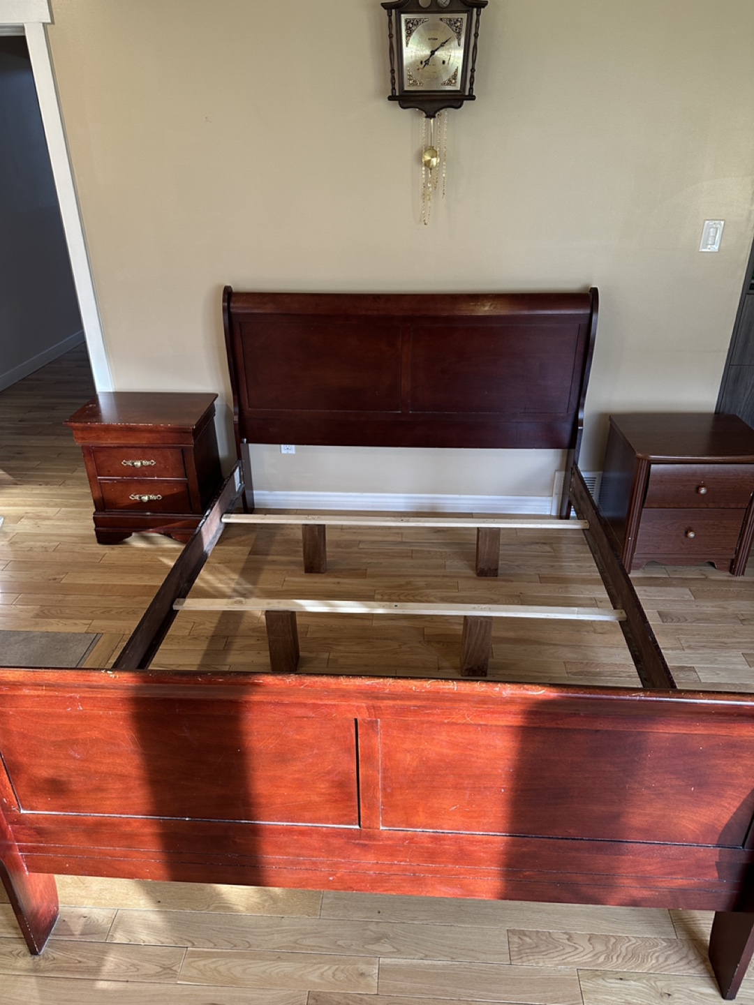 Solid Wood Queen Size Bed Frame with 2 Nighstands (CAN DELIVER)