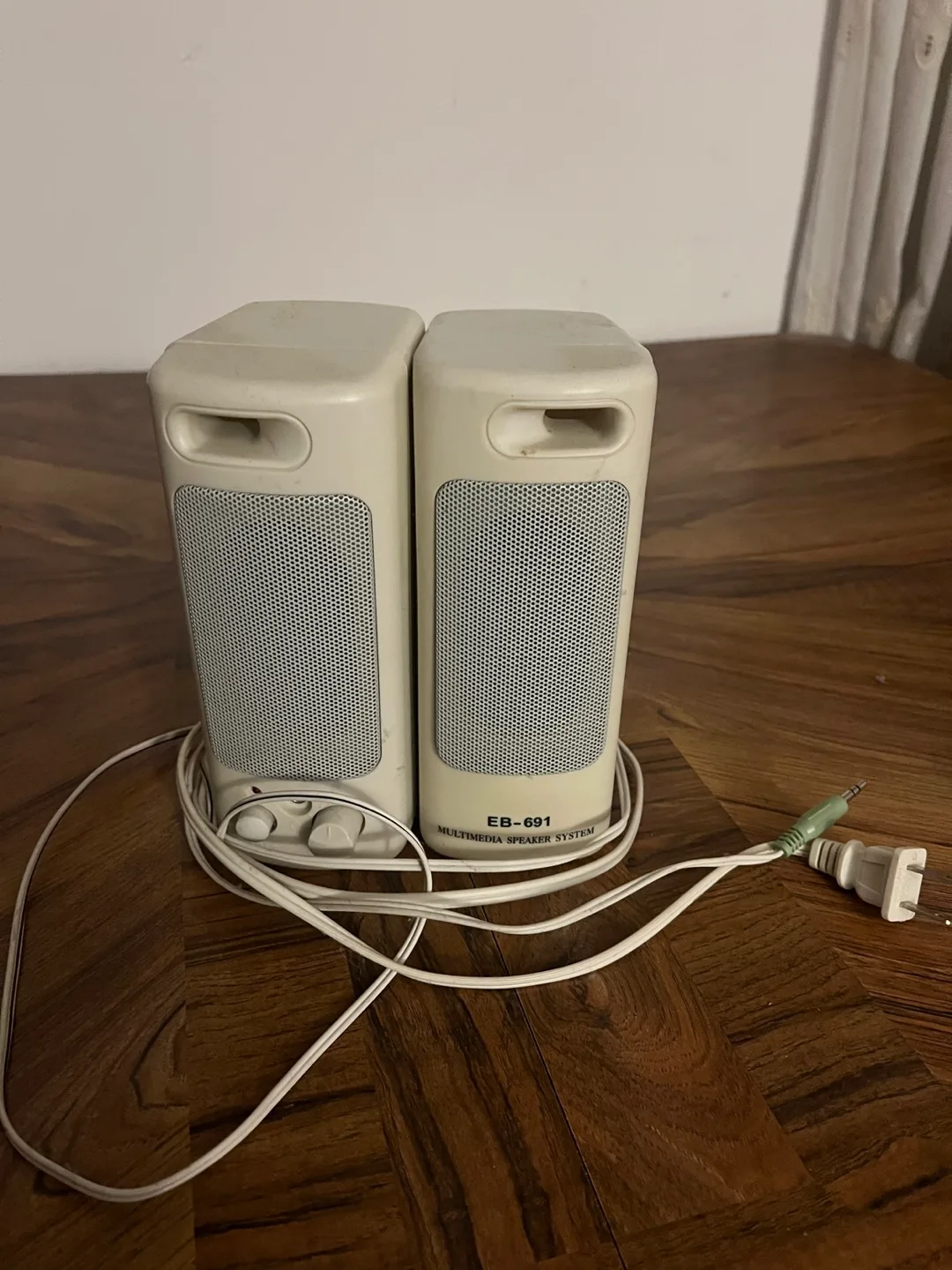 EB-691 Multimedia Speaker System thumbnail