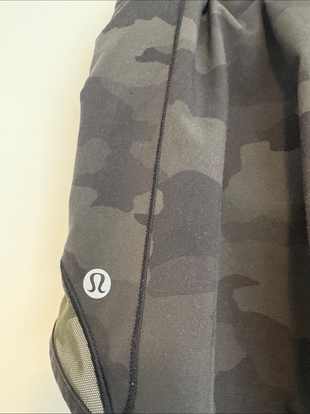 Lululemon Camo Run Shorts - Size 2 - photo 3