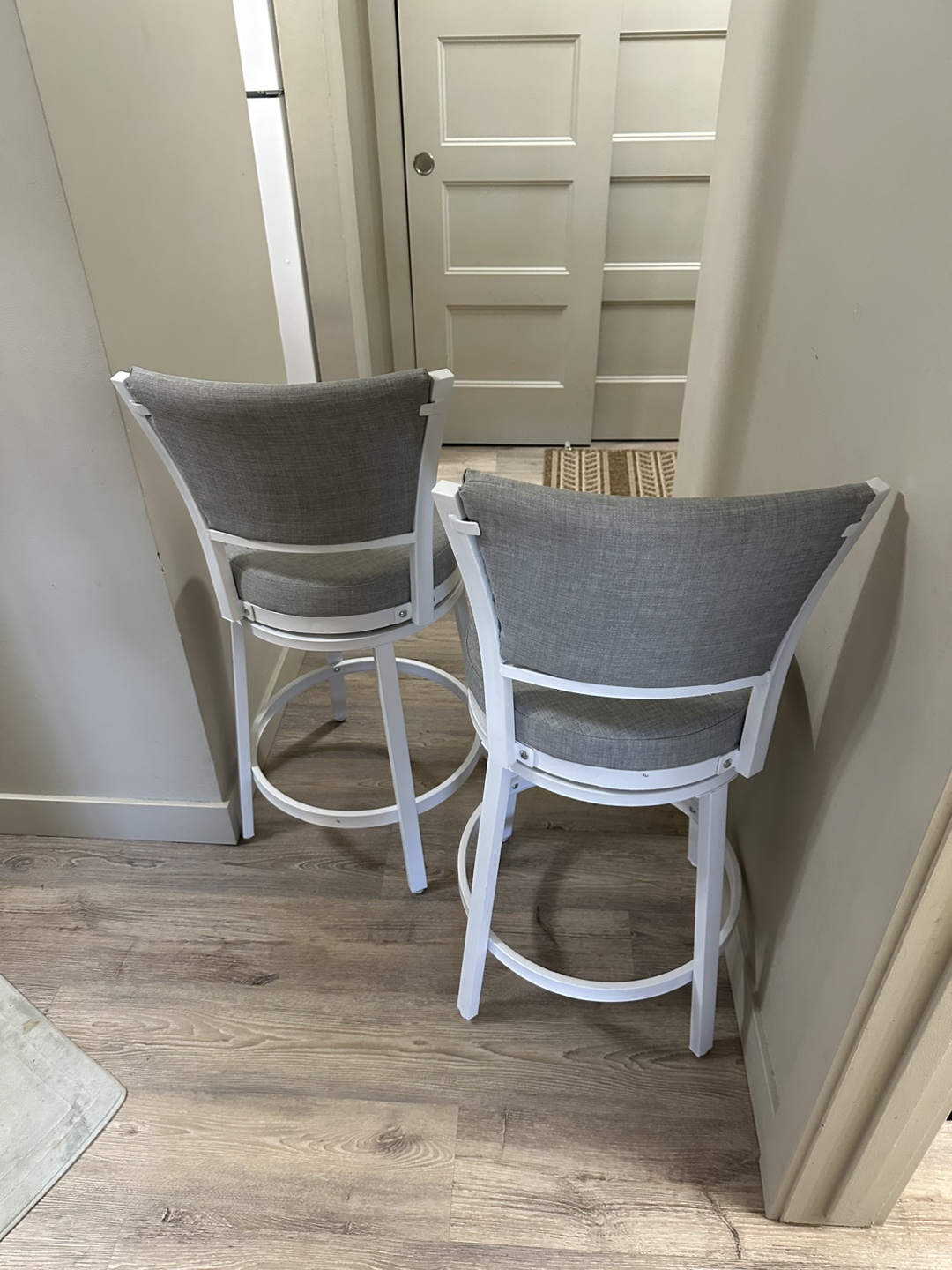 Brand-new set of two 25″ round swivel bar stools with backrests - photo 5