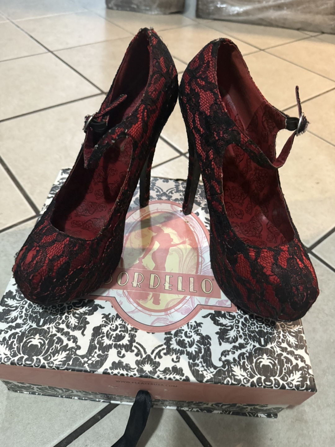 Bordello Red Lace Heels Size 7 - photo 2