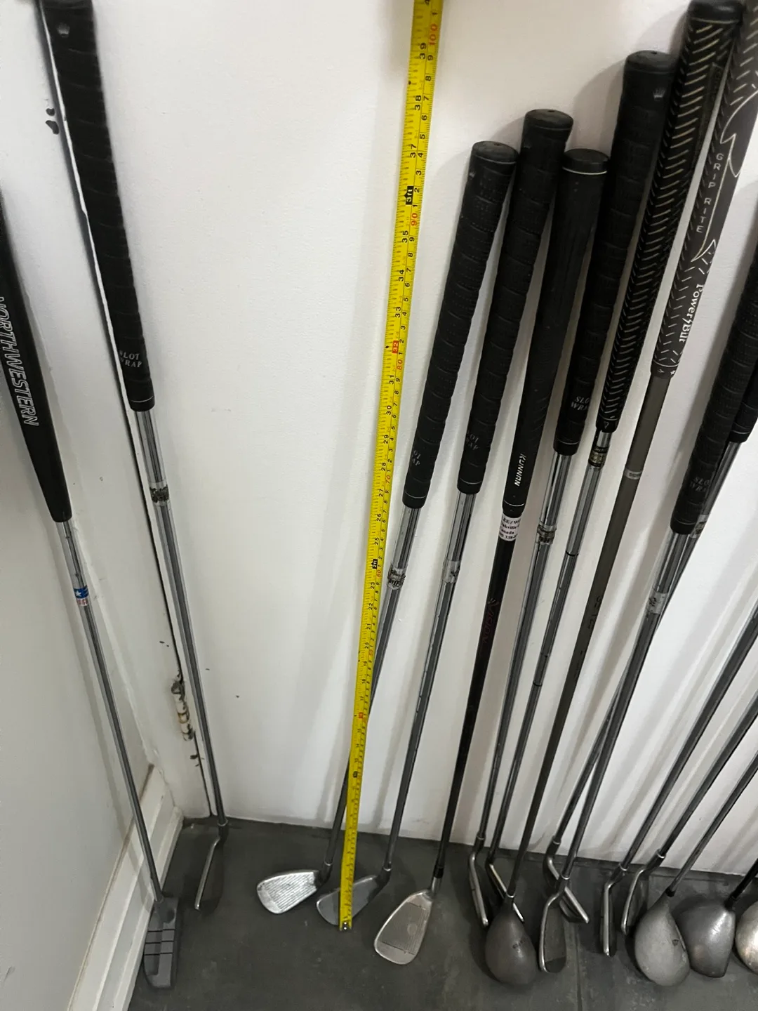 17 Golf Clubs Set with Bag and clubs included image indicator(4)