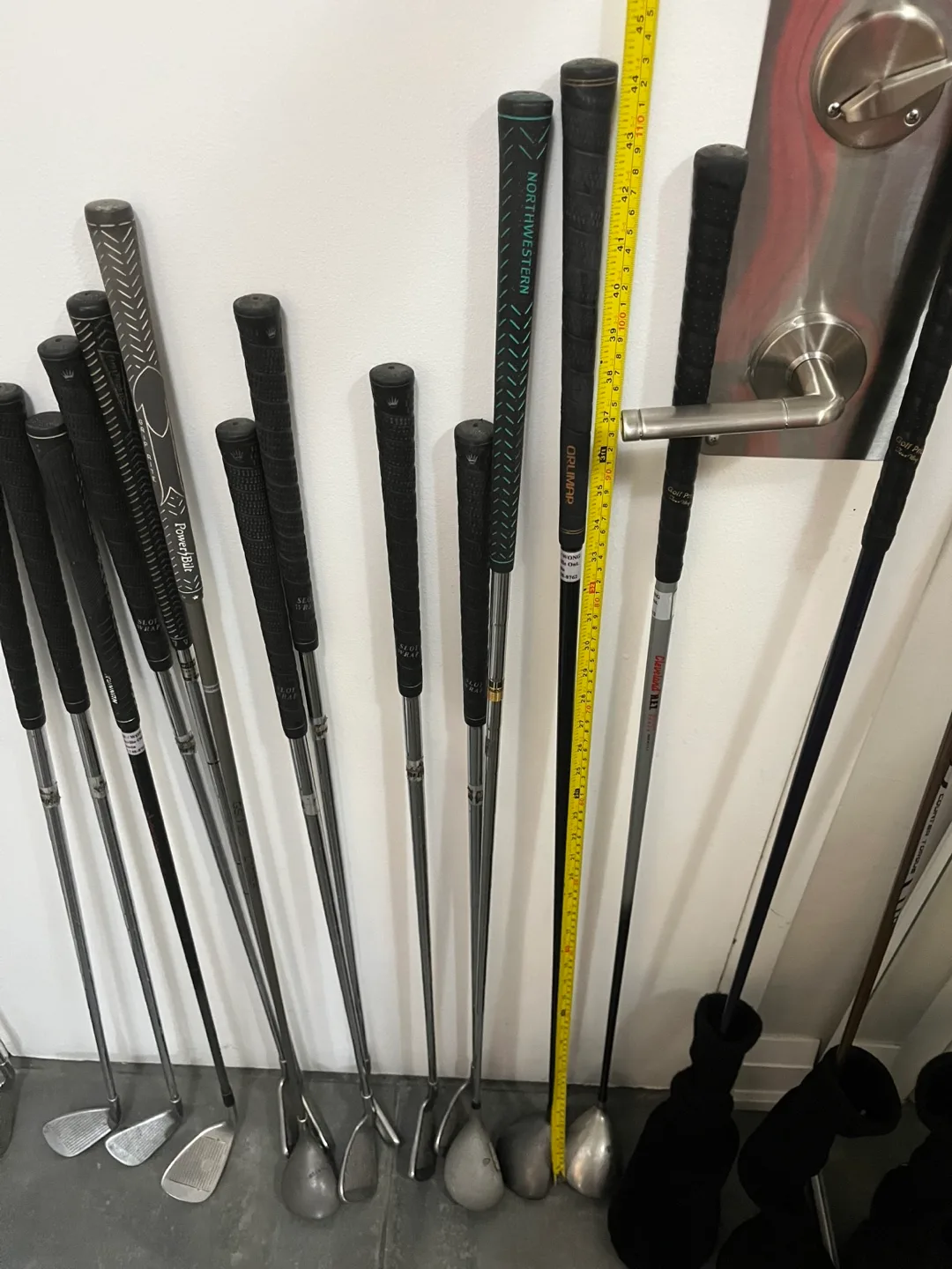 17 Golf Clubs Set with Bag and clubs included image indicator(5)