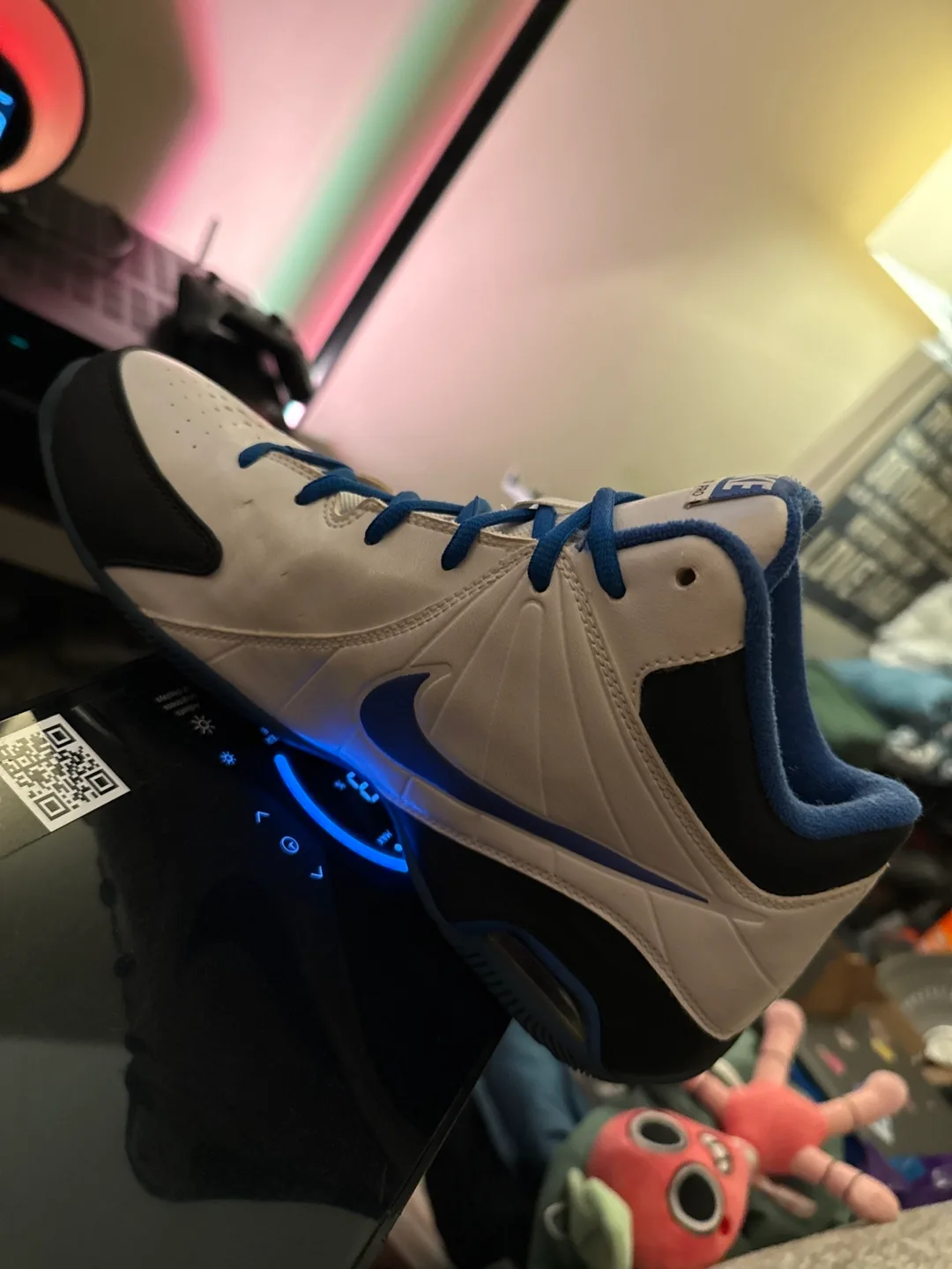 Nike Air Max Domination Basketball Shoes image indicator(2)